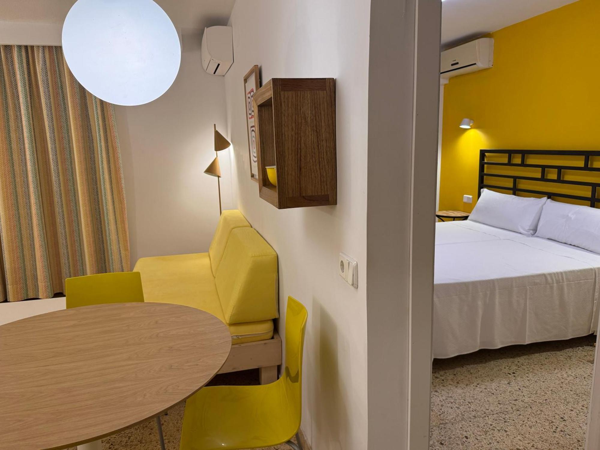 Aparthotel Boutique Poniente Playa Sant Antoni de Portmany Exterior foto